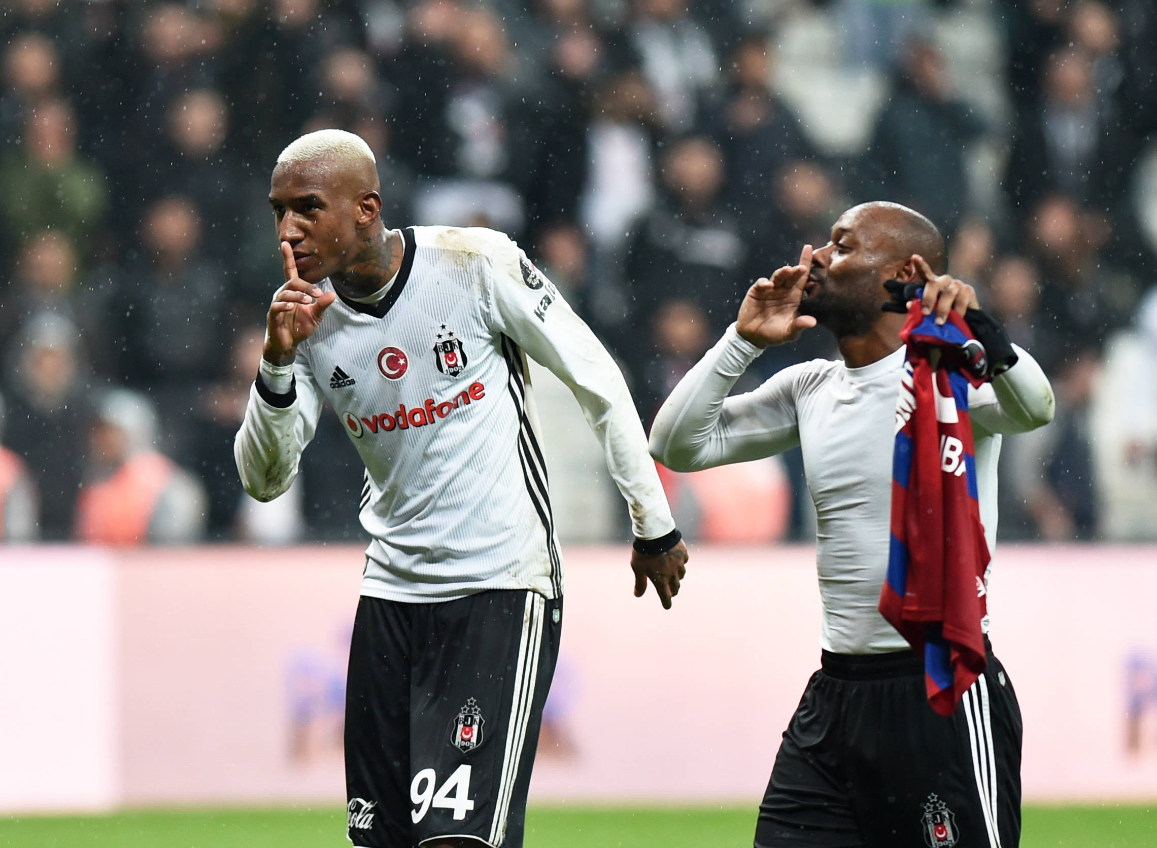 阿贾克斯备受瞩目,挑战欧冠巨人 阿贾克斯备受瞩目,挑战欧冠巨人