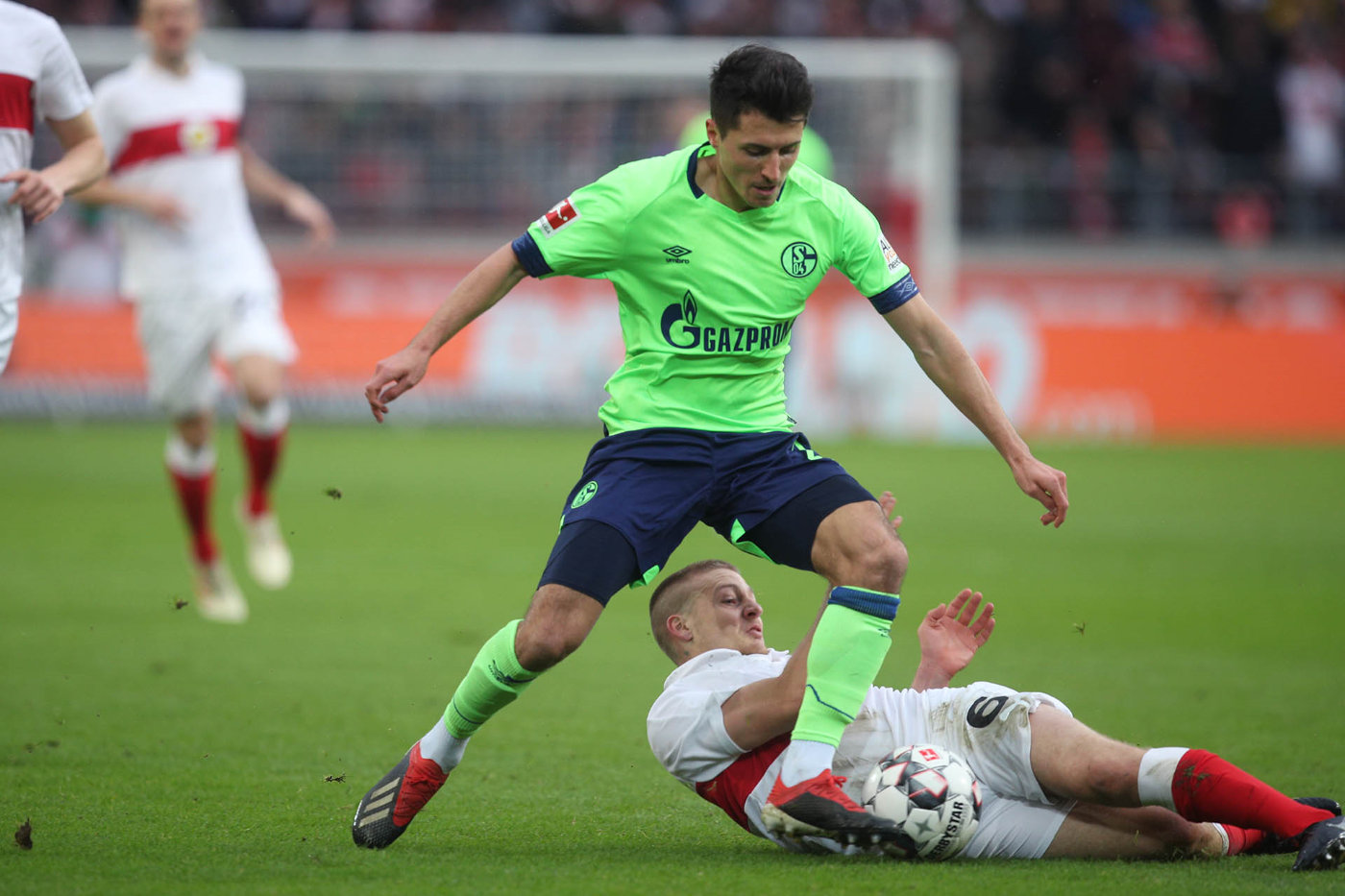 包含史图加特客场战胜对手，信心大增的词条