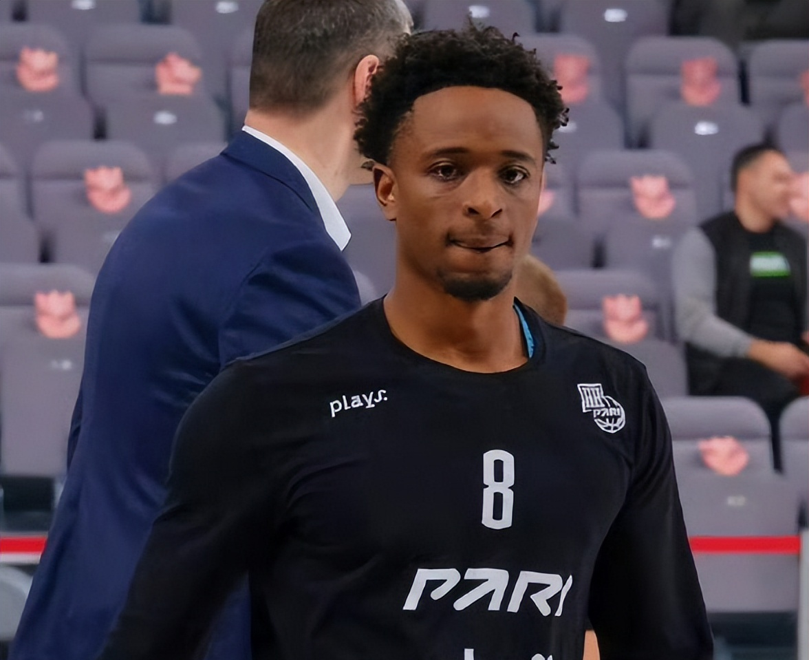 星空体育下载-神秘球队新援惊艳亮相，引发热议