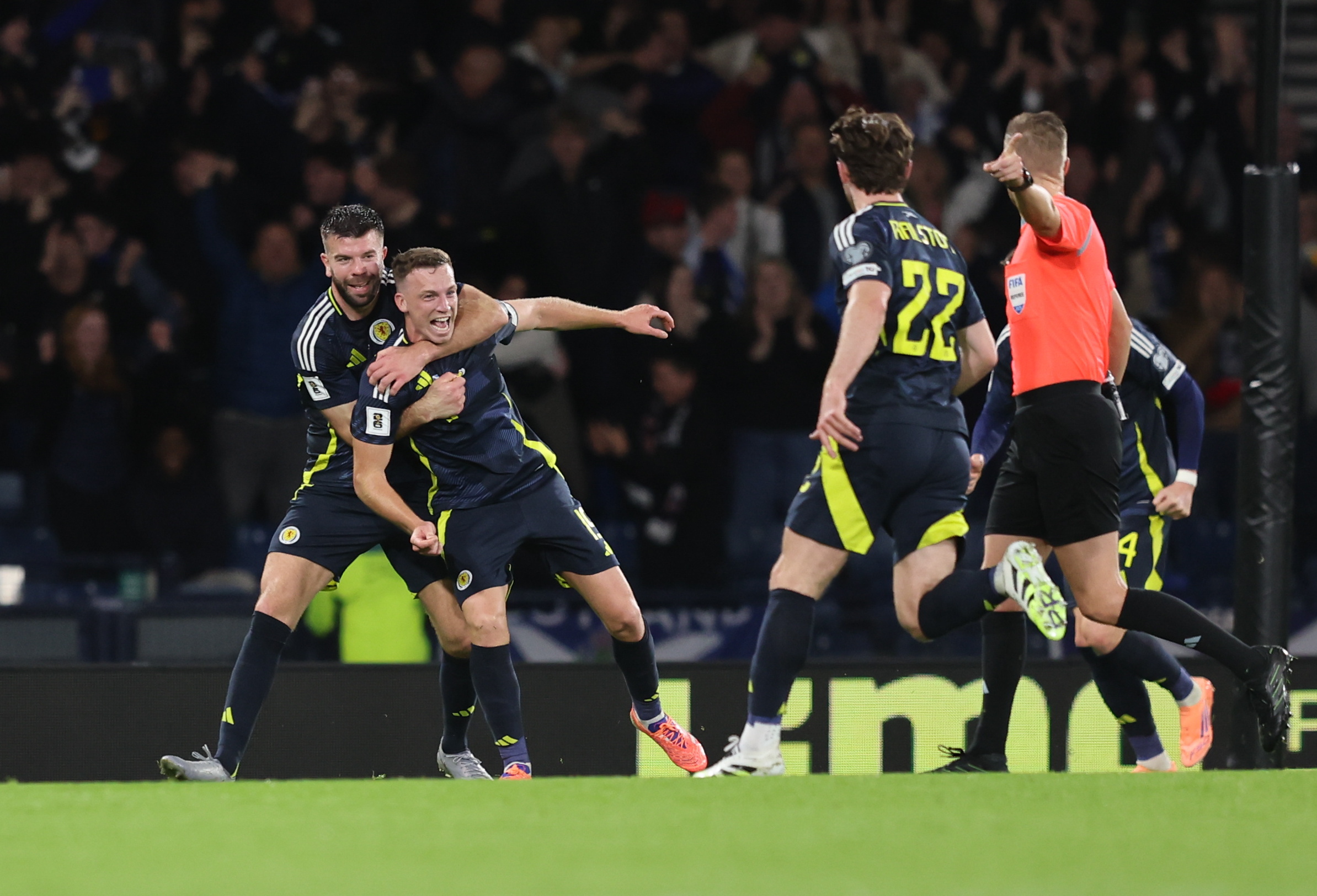 星空体育官网-包含足球盛事：欧洲联赛最新战况的词条